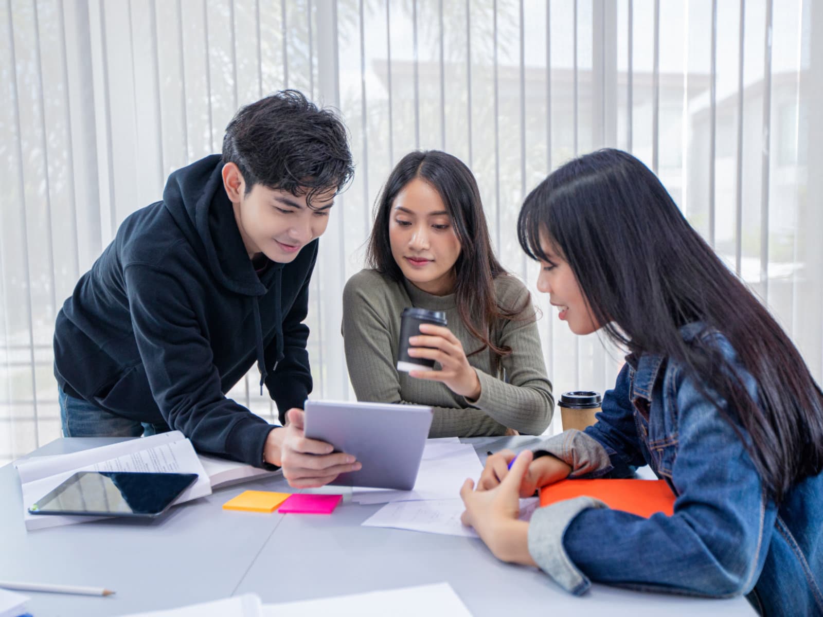 Student engagement with interactive AI quizzes